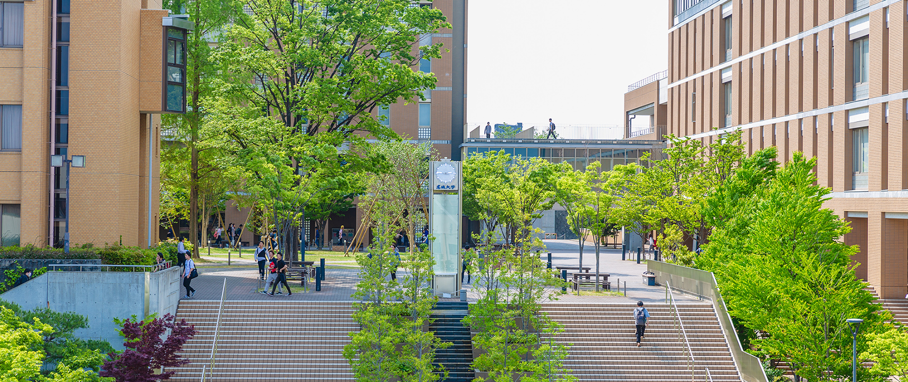 名城大学の玄関